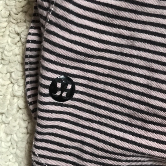 Lululemon T shirt - Picture 4 of 4